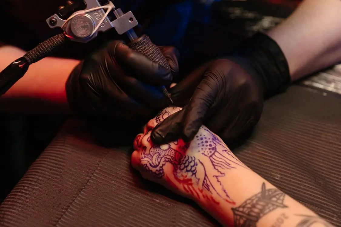 estúdio de tatuagem