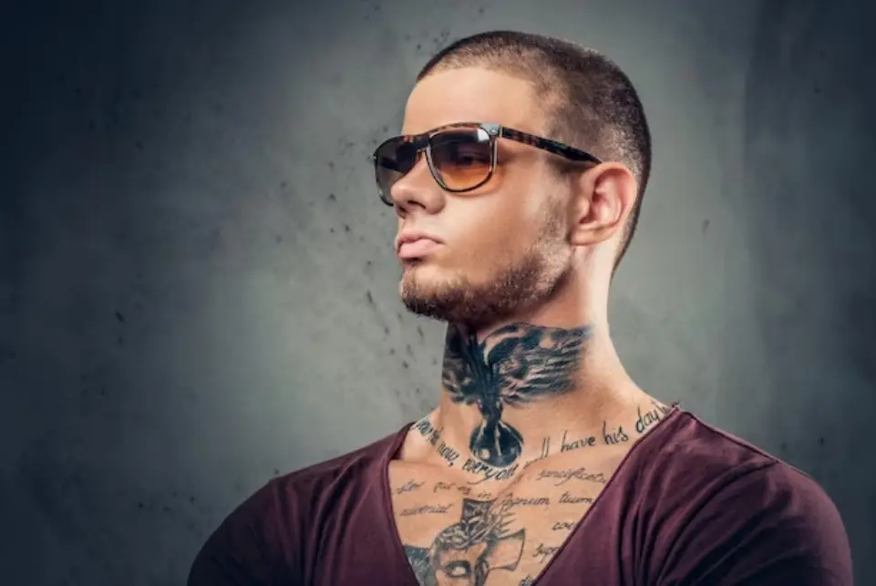 piercing na sobrancelha masculino