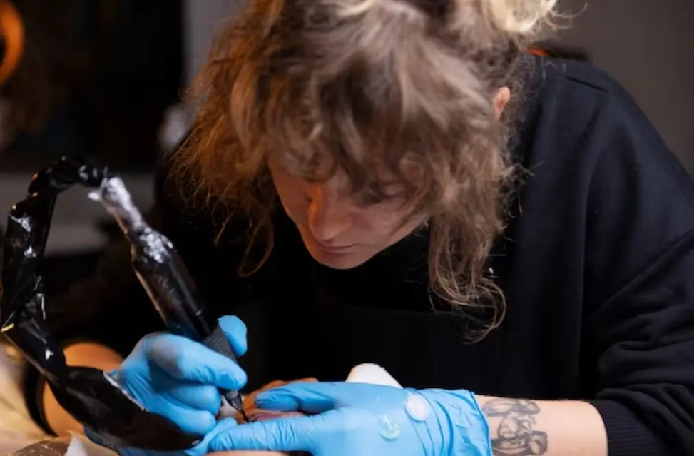 Tatuagens com tinta vermelha que exalam beleza tatuagem tinta vermelha