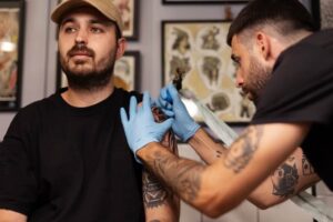 como aliviar coceira da tatuagem
